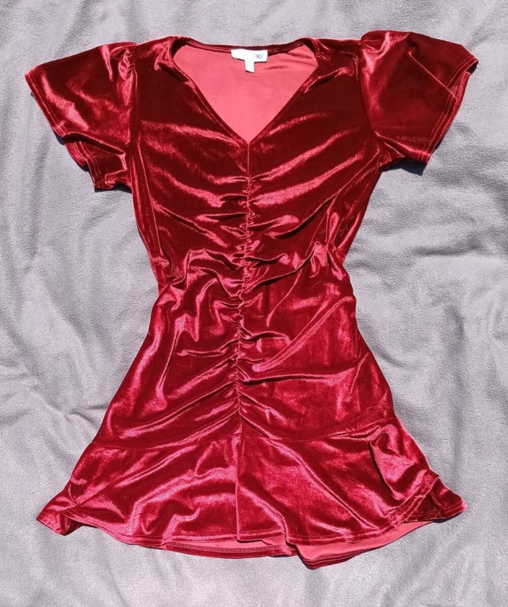 She & Sky Large Red Velvet Mini Dress Flutter Sleeve V Neck Formal Holiday Party - Picture 4 of 4